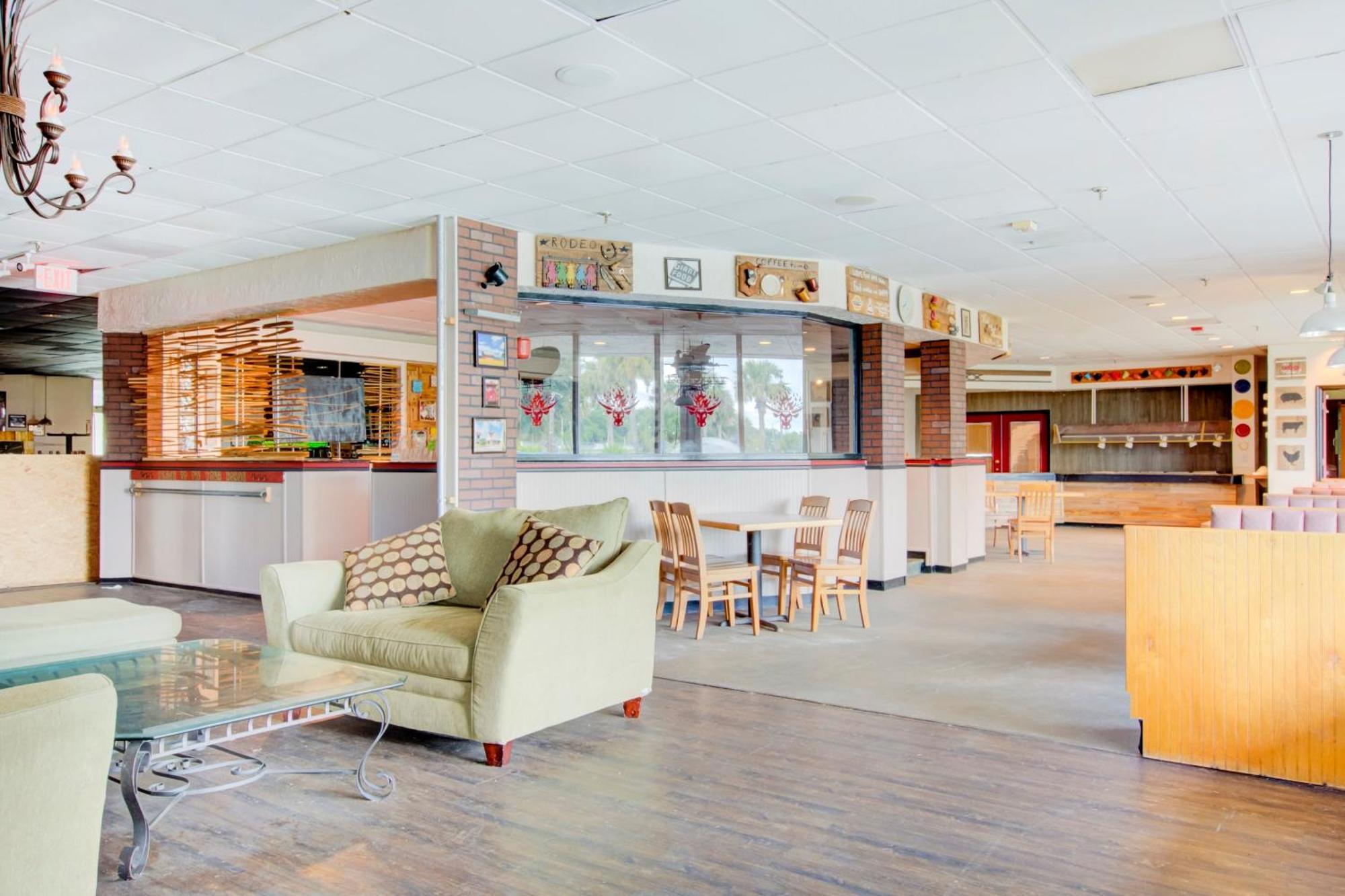 Oyo Hotel Dundee By Crystal Lake Exterior photo